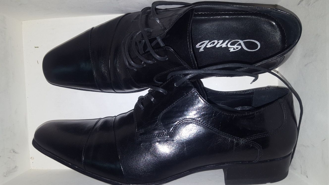 Sapatos clássicos pretos N:40