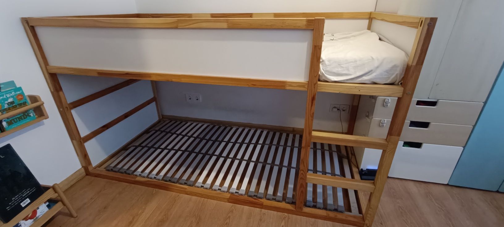 Cama Kura do  IKEA com segundo estrado