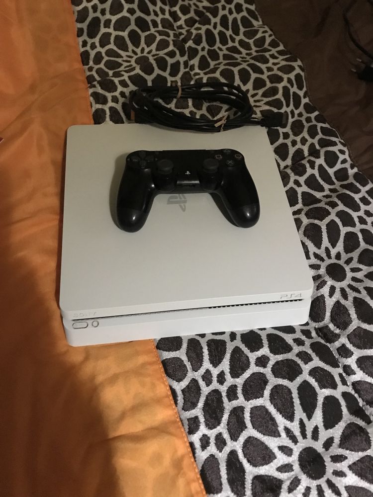 Ps4 slim branca com comando