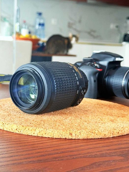 Nikon D3300 + Objetiva 18-55mm + Objetiva 55-200mm + Bolsa