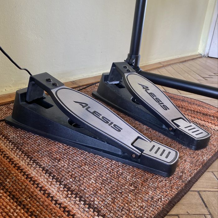 Продам електронну ударну установку Alesis Turbo Mesh Kit