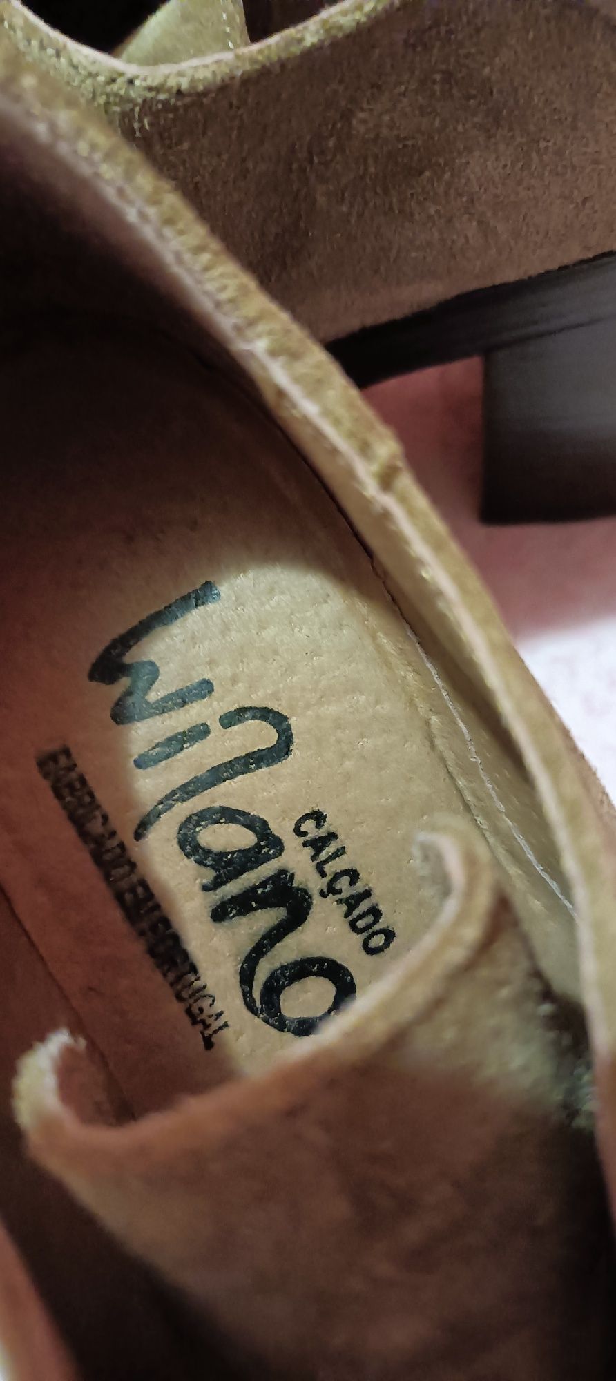 Sapatos de cor camel