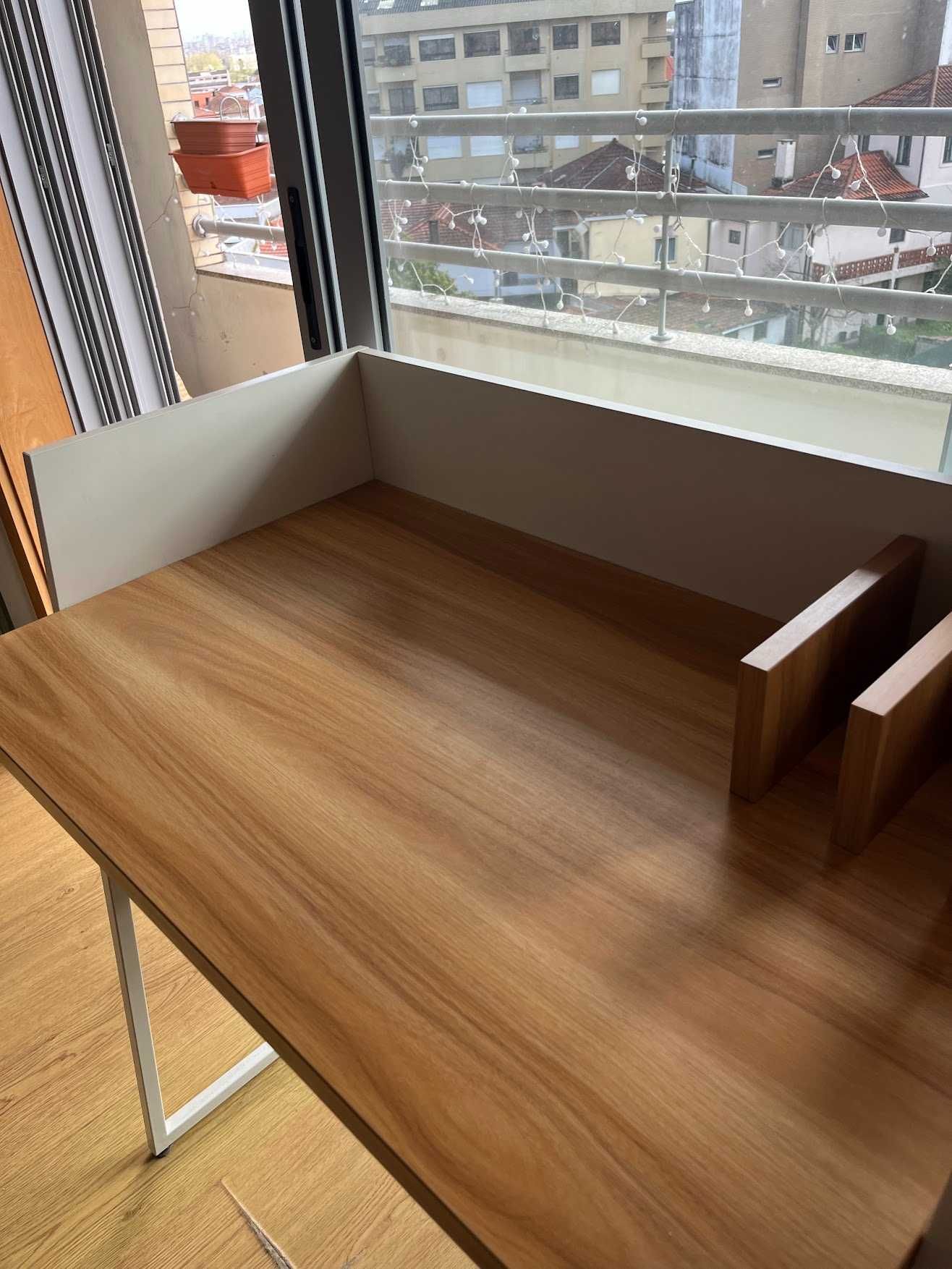 Mesa secretária sklum como nova