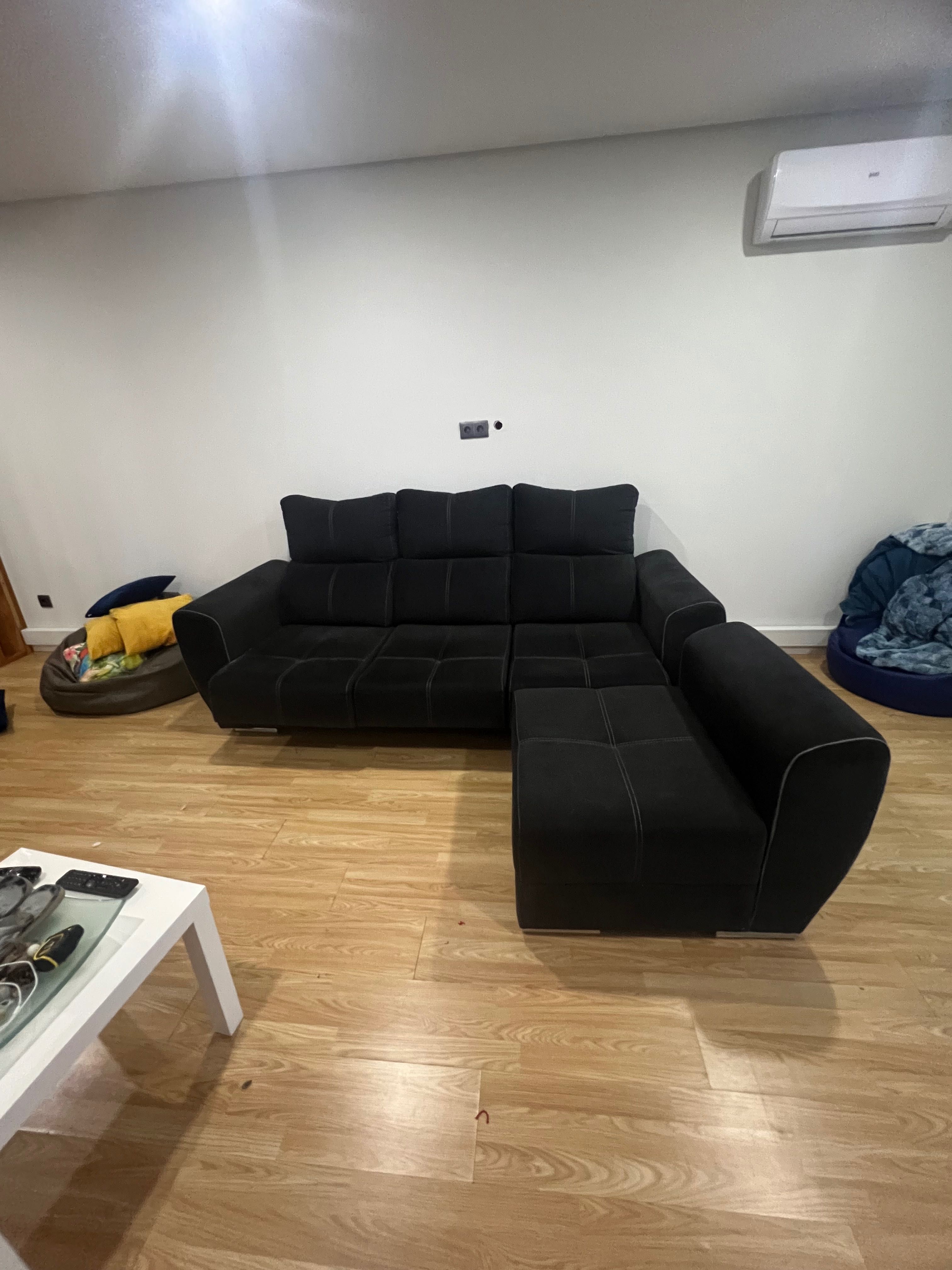 Sofá com chaise long