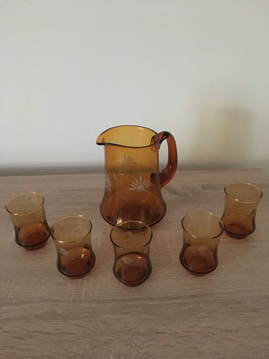 dzbanek z literatkami