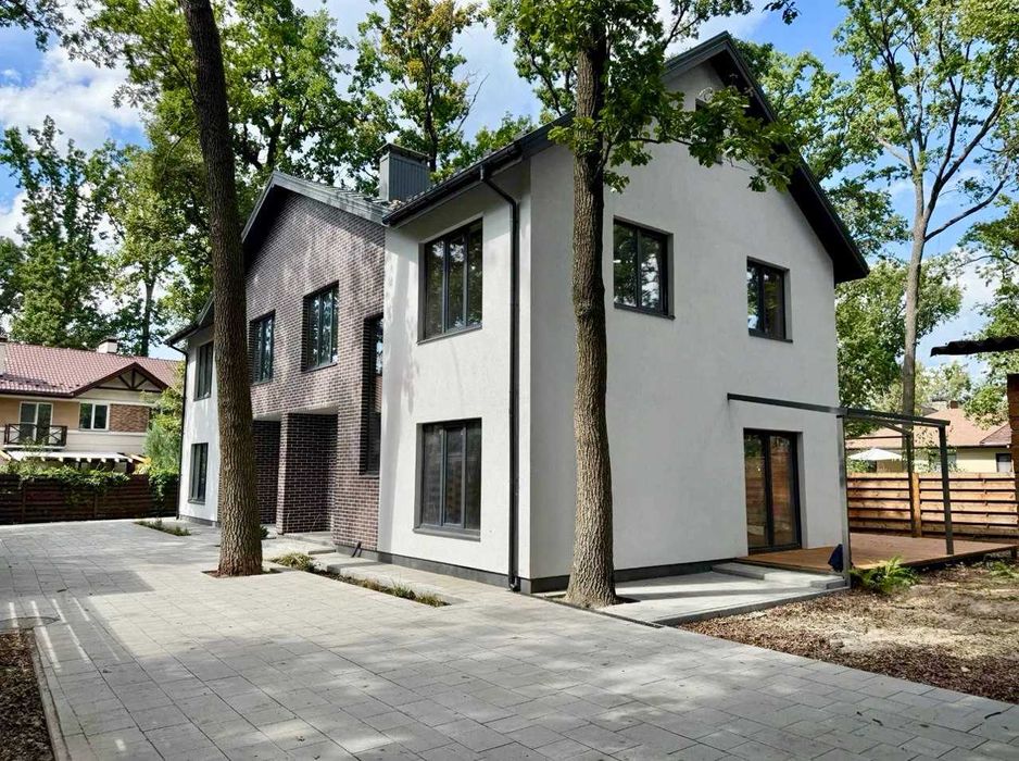 Цегляний дуплекс в центрі міста! В оточені дубів. БЕЗ комісії