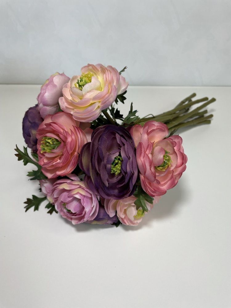 Керамическая ваза с цветами