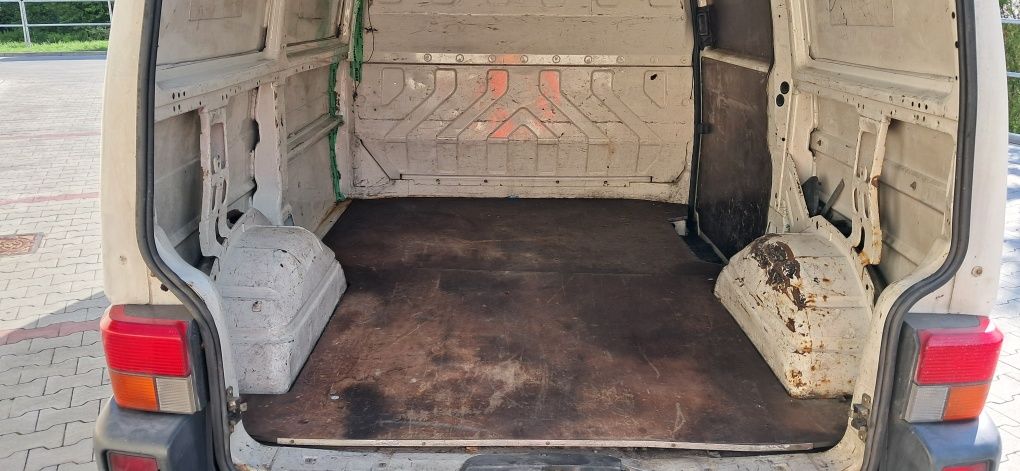Volkswagen T4 Transporter 2.5TDI 102KM
