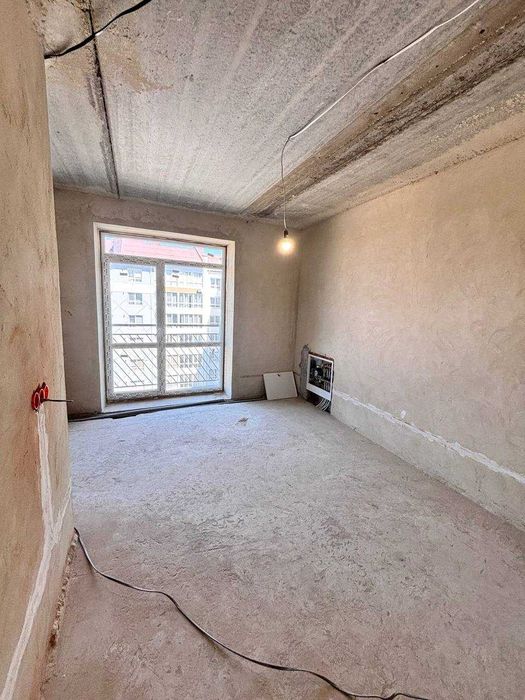 ПРОДАЖ Трикімнатна квартира з кухнею студією поруч парку