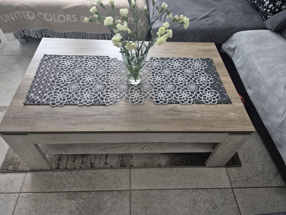 Meble do salonu , stół z krzesłami