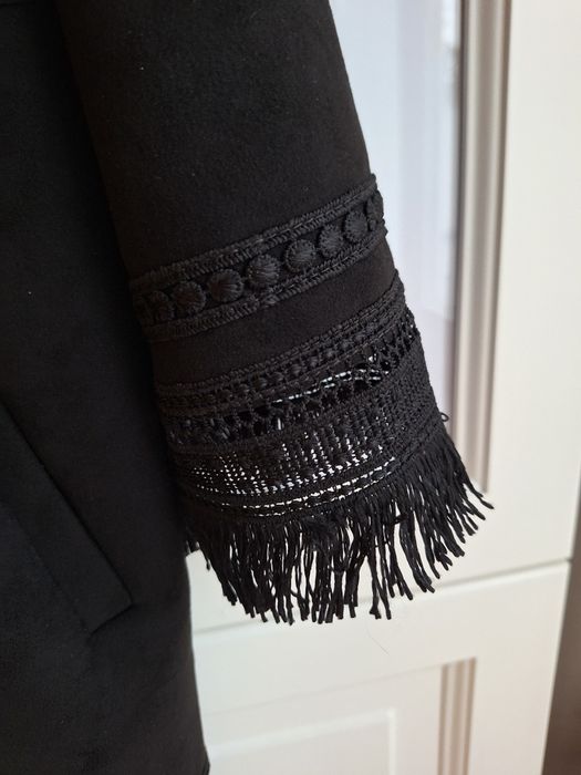 Zara Czarny dłuższy żakiet bez zapięcis z frędzlami 36/S boho