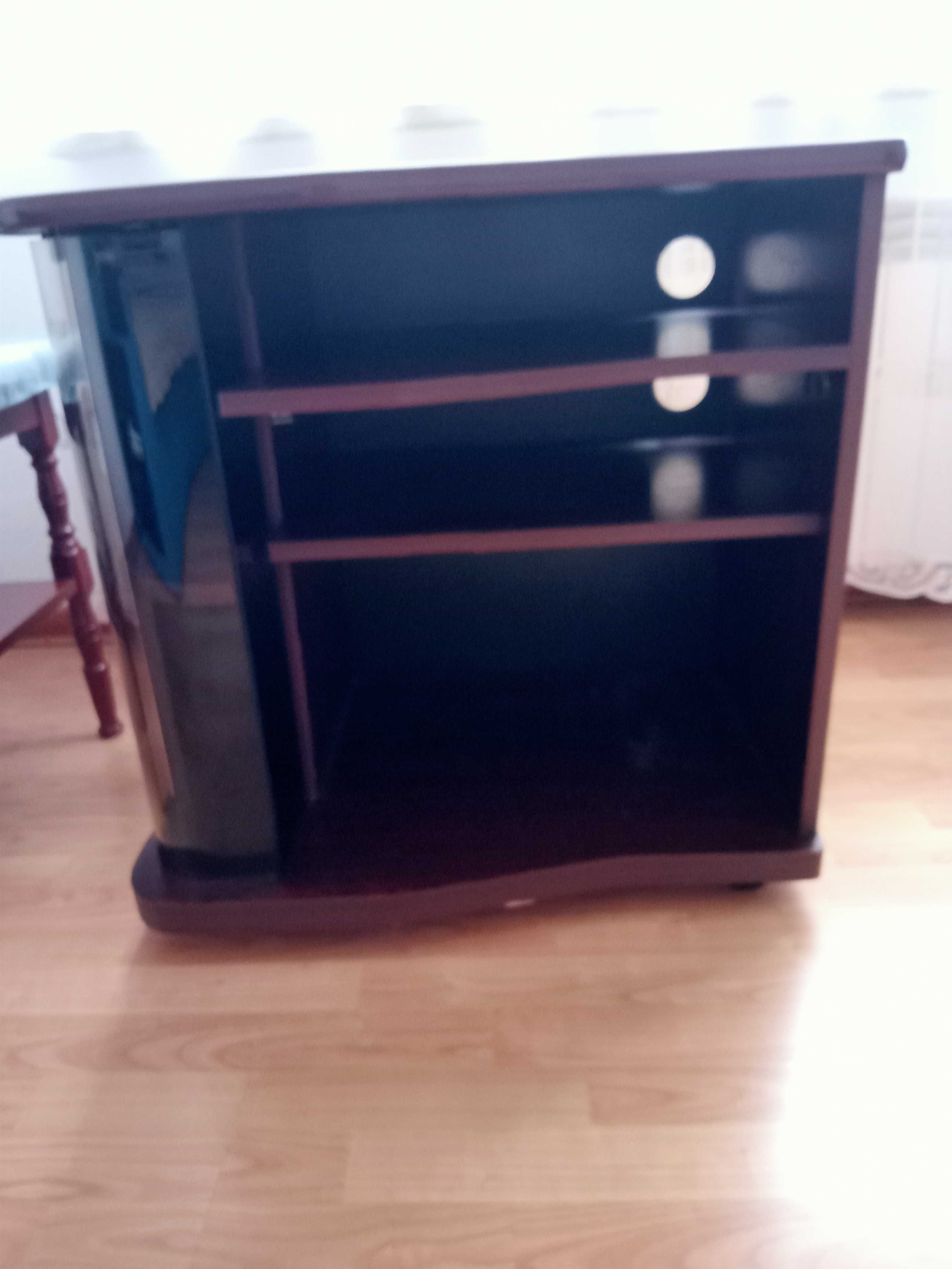 Stolik pod telewizor