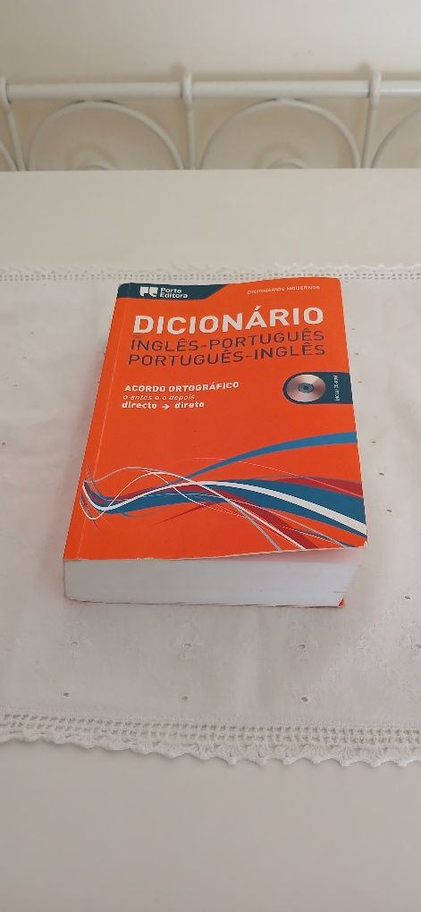 Dicionário Inglês-Português e Português-Inglês