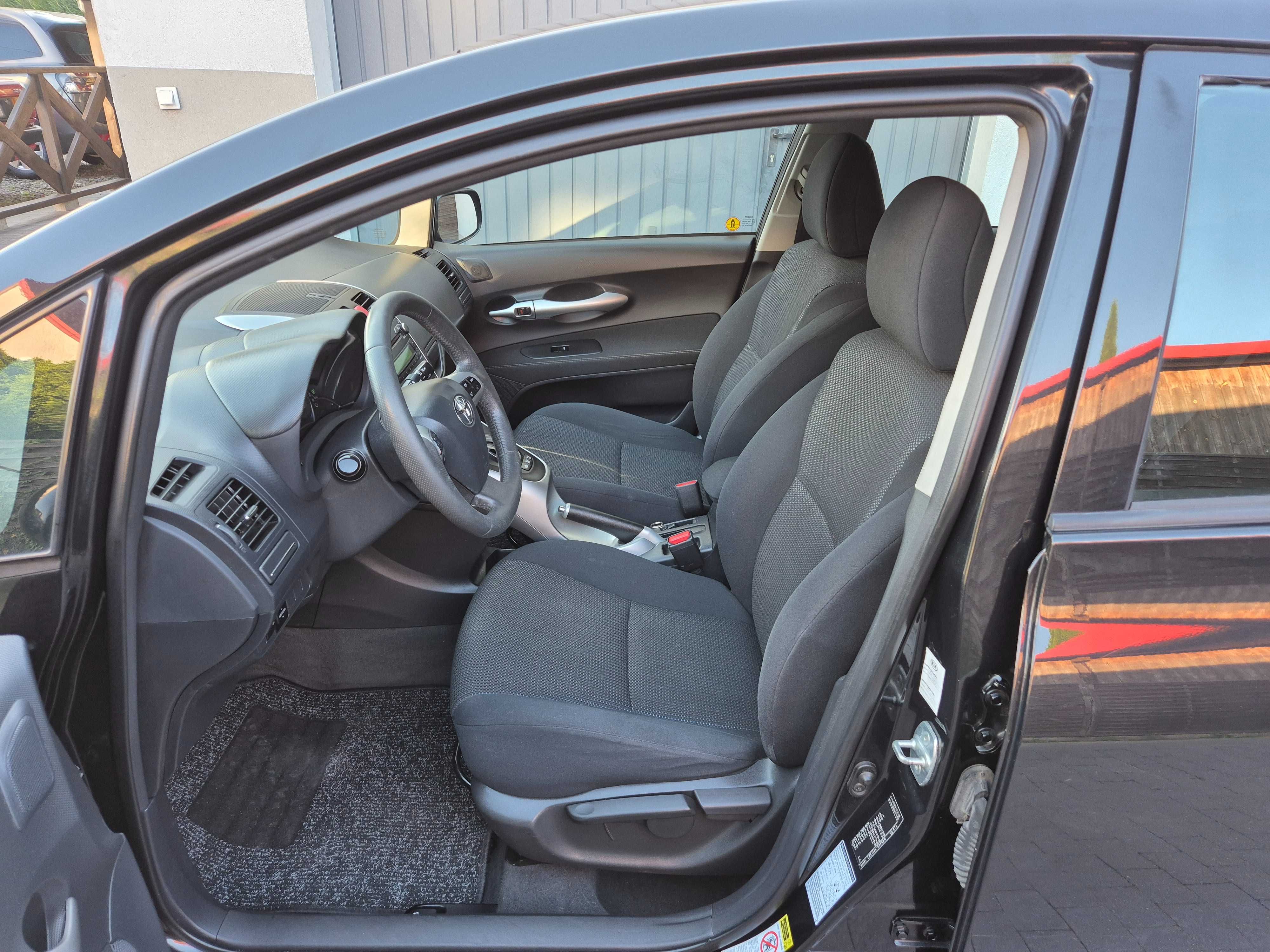 Toyota Auris Hybryda Automat Kamera Clima Nowe Opony Czarna Zadbana **