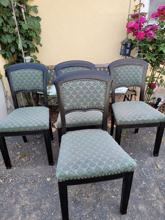 Piękne drewniane krzesła