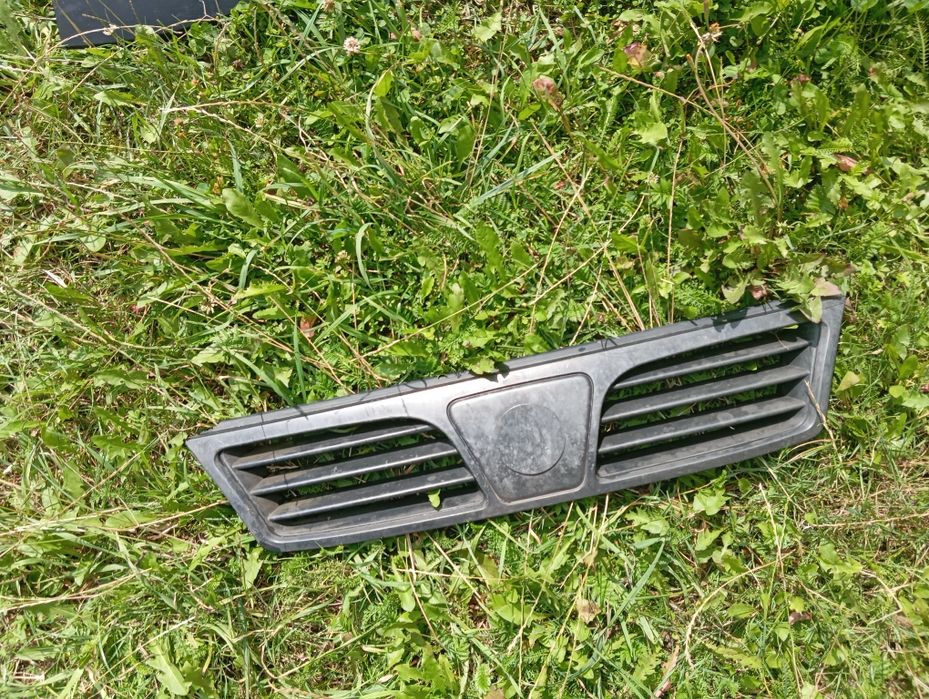 Grill atrapa chłodnicy Zderzaka przód Polonez Caro