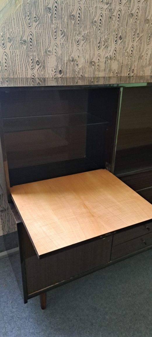 Meble prl komoda z szybkami i szufladami i barkiem