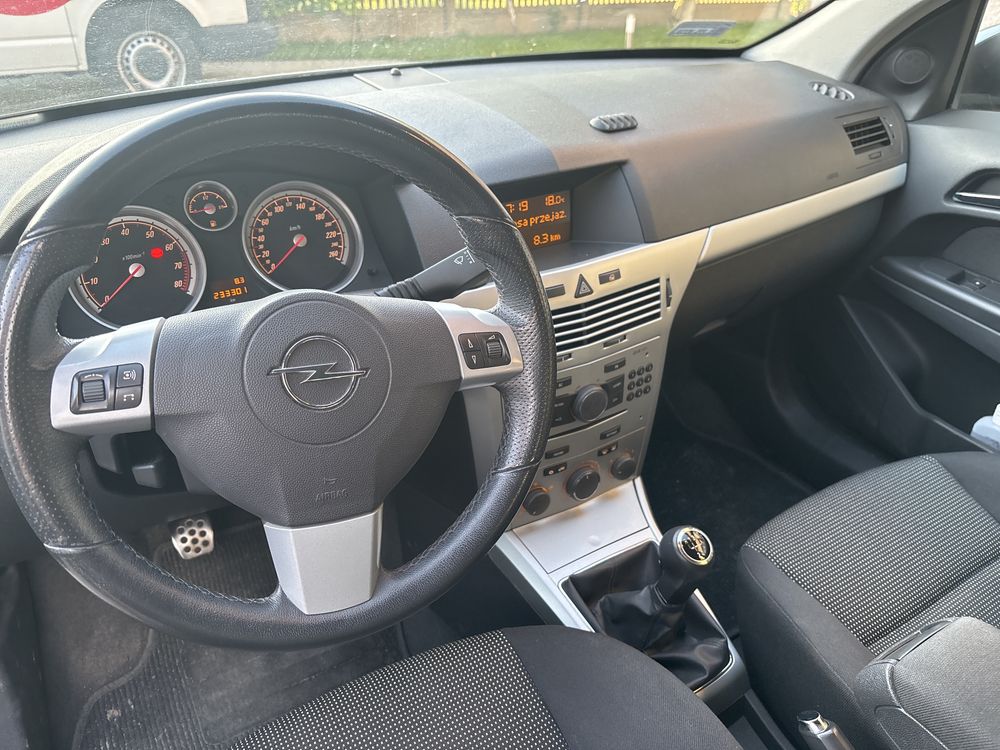 Opel astra H 1.6 16V 115KM Hak tempomat multifunkcja komputer podlokie