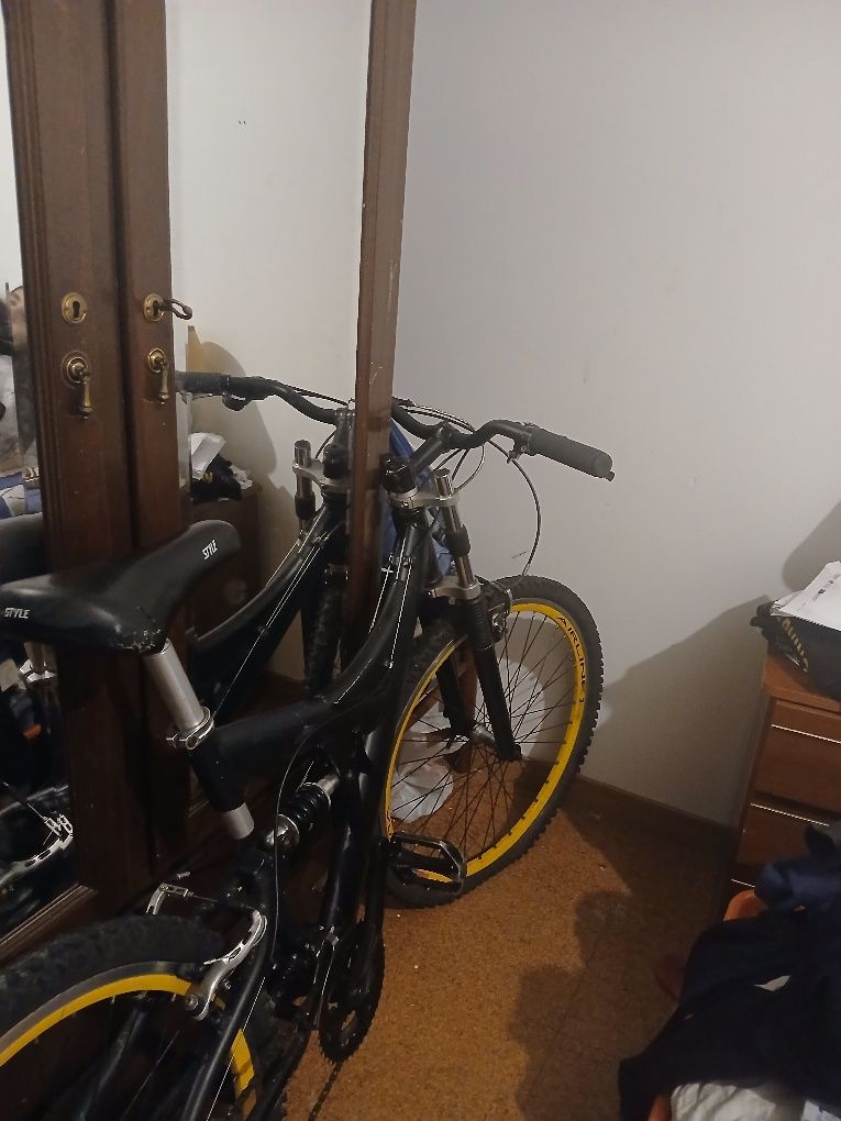 Bicicleta BTT suspensão total, aros Vuelta, pronta a rolar”.