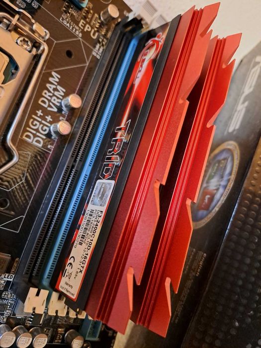 Bundle i7-3770K / Board Asus P8Z77-V Deluxe / 16GB DDR3 Trident X