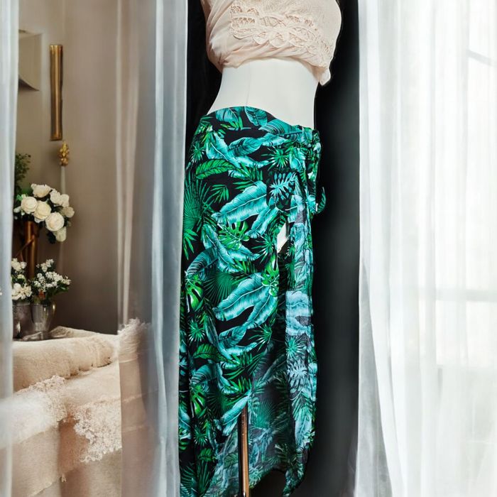 Spódnica damska plażowa House 100% wiskoza tropikalny wzór asymetryczn