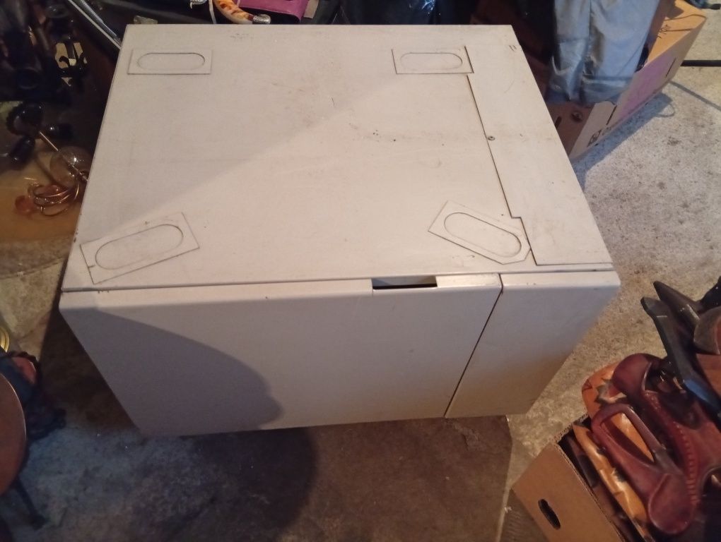 Szafka metalowa na kółkach 67x57x49