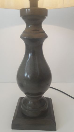 Klimatyczna lampa z kremowym abażurem