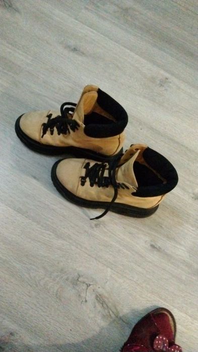 Високі черевики ботинки демісезонні, зимні бежеві натуральний нубук