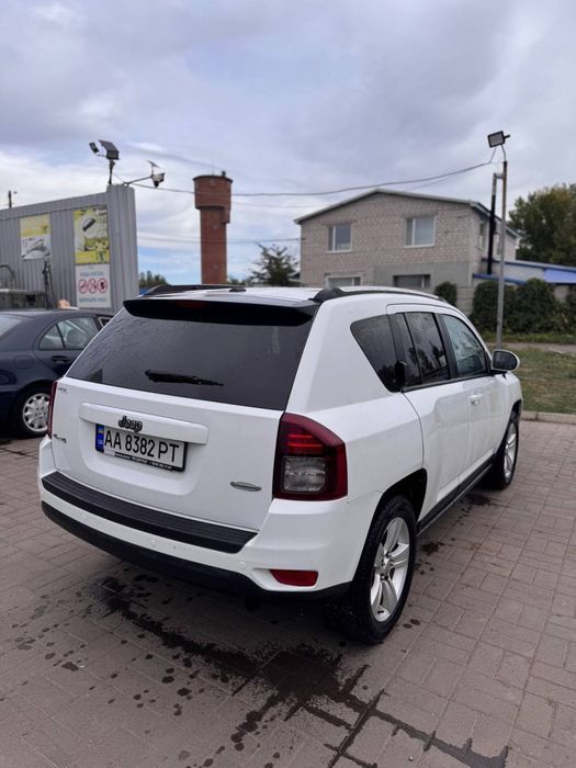 Продам джып компас 2014 года газ бензин полный привод