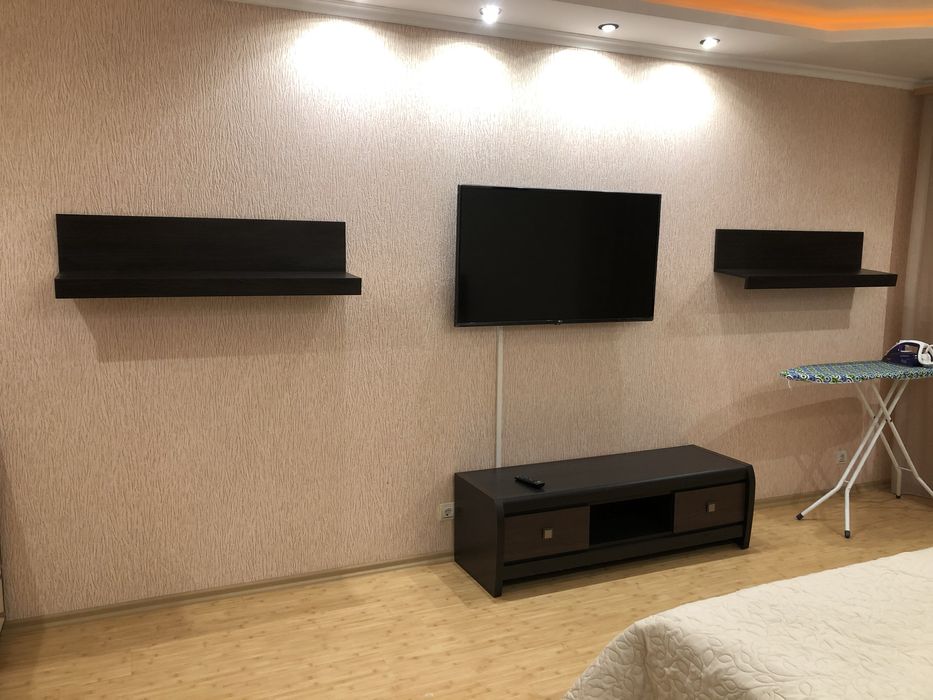 Длительно (год и более) 2х ком.квартира в р-не Монолита; газ.котел