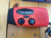 Przenośne radio/latarka