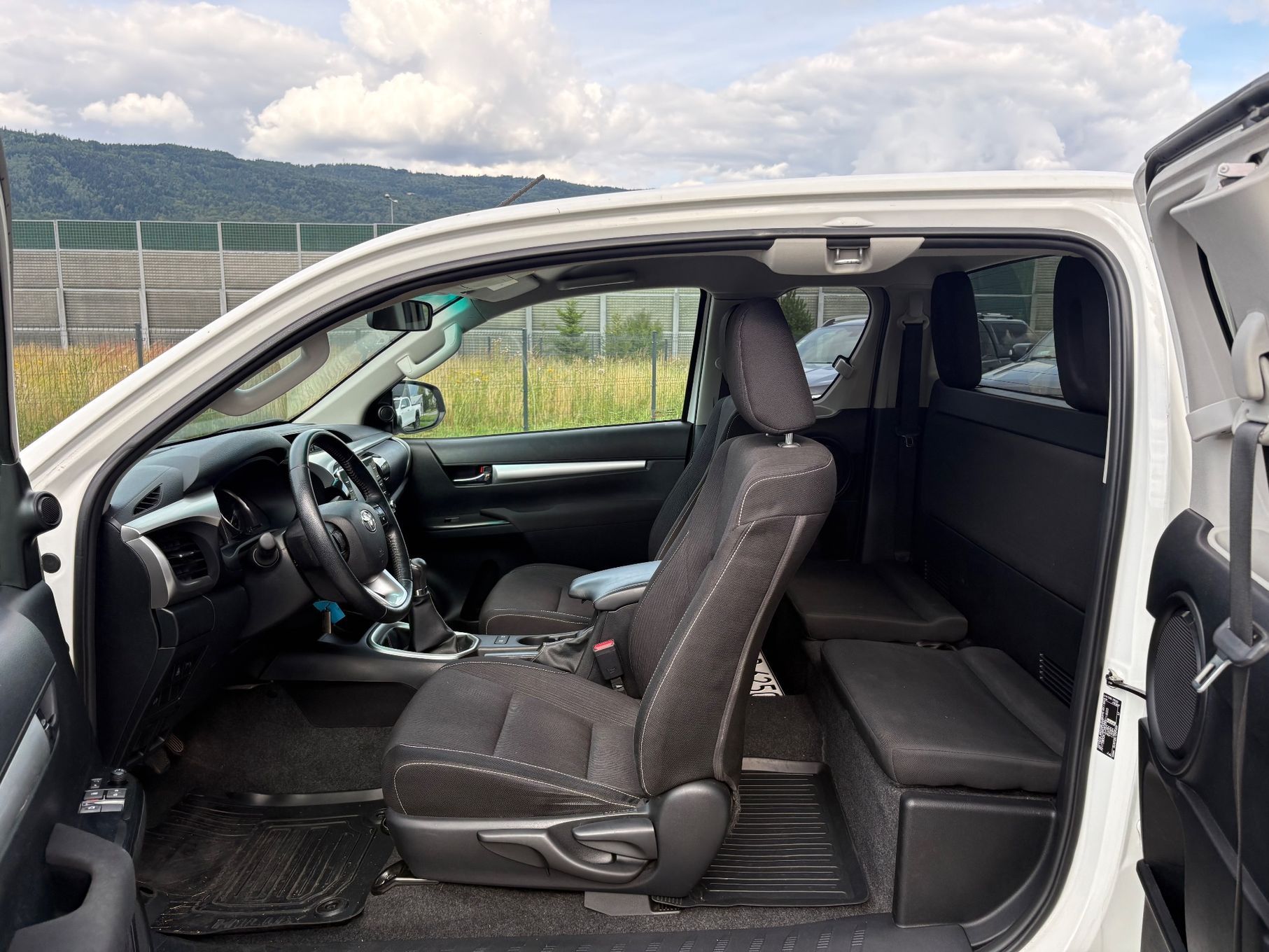 Toyota Hilux Extra Cab tylko 22 000km, SR, 4x4, klima, A/T