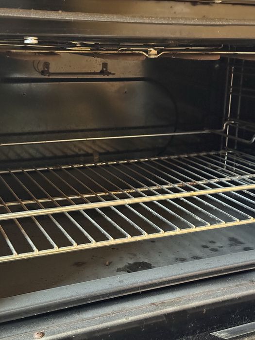 Vendo fogao  so  uma vez usado  da para asar um leitao inteiro