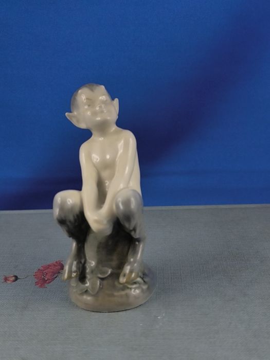 Faun na pieńku Royal Copenhagen nr.1738 #porcelana #ozdoba #dekoracja