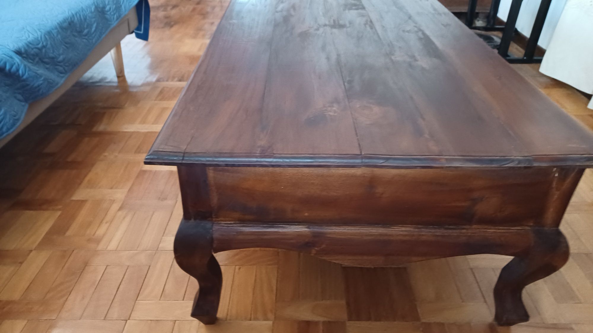 Mesa de centro em madeira