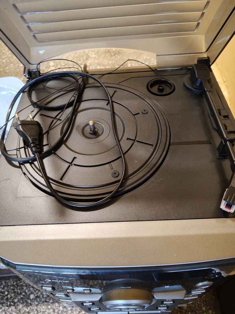 Wieża Auna kasety,CD,gramofon,fm