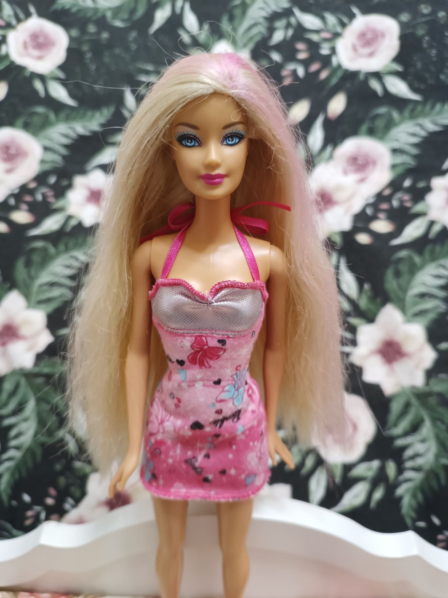Barbie 2010 Hairtastic blondynka pink pasemka różowe Mattel Doll lalka