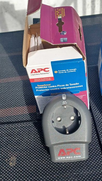 Tomadas com protetor de sobretensão APC