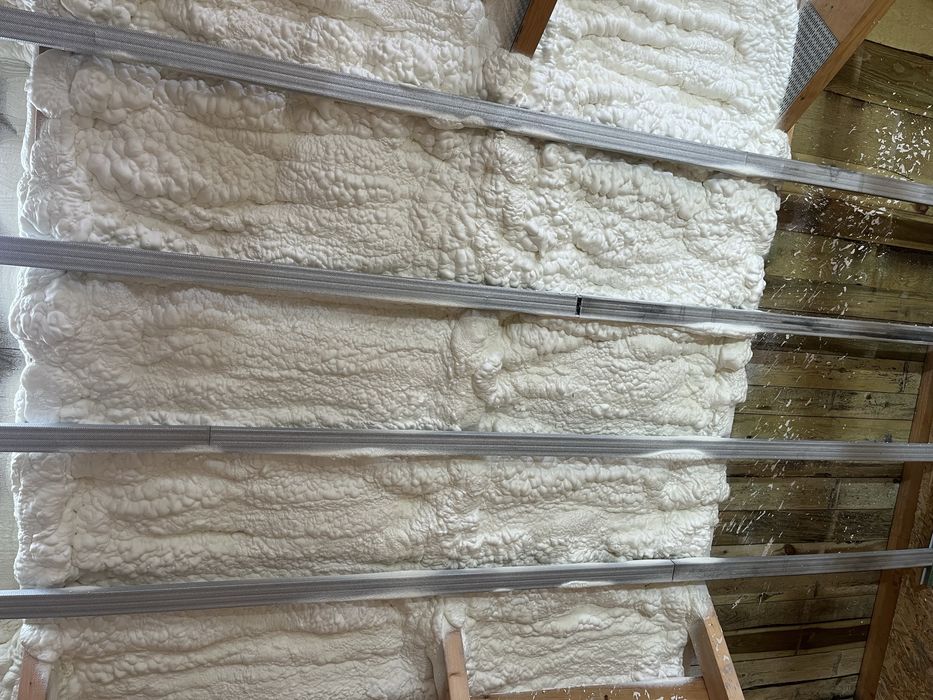 Ocieplenie poddasza,docieplenie,izolacja pianą pur,izolacja natryskowa