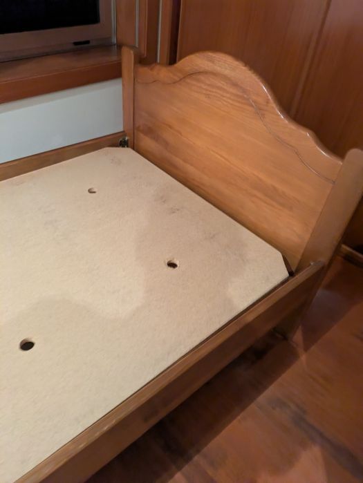Cama de solteiro Cerne