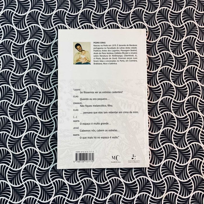 Um Forte Cheiro a Maçã (autografado) - Pedro Eiras