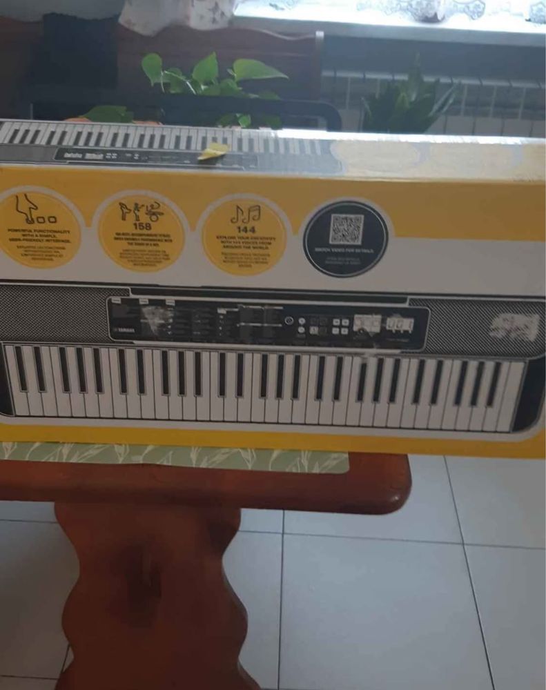 Keybord Yamaha PSR F52