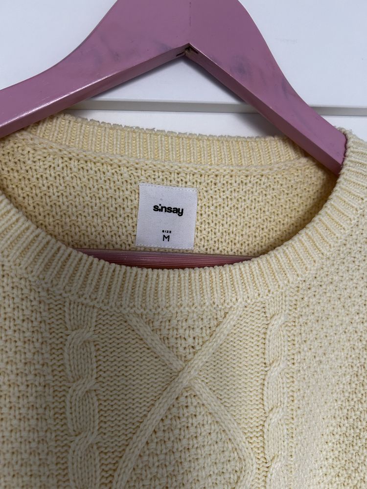 Śliczny sweter z warkoczowym splotem, roz. M/L.
