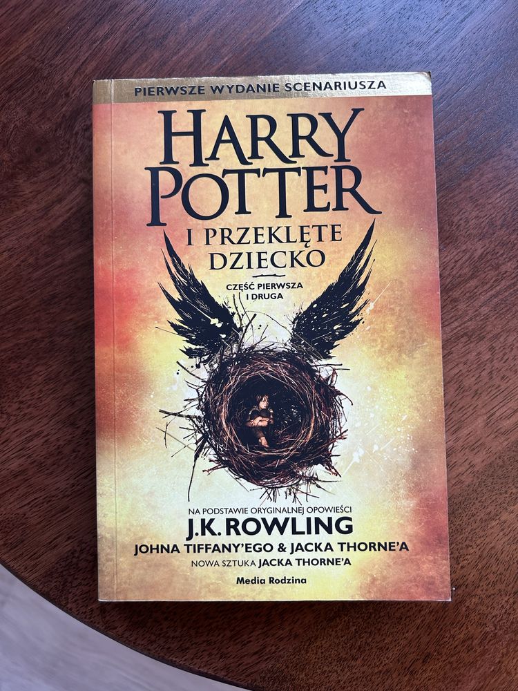 Książka Harry Potter i przeklęte dziecko J.K. Rowling