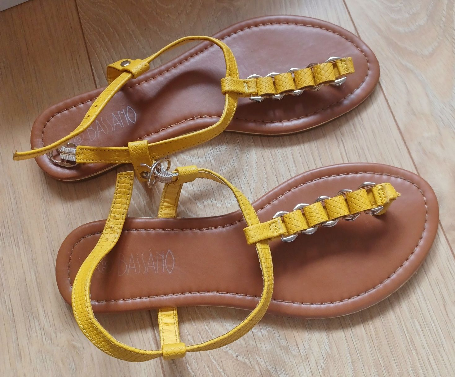Sandały żółte 38