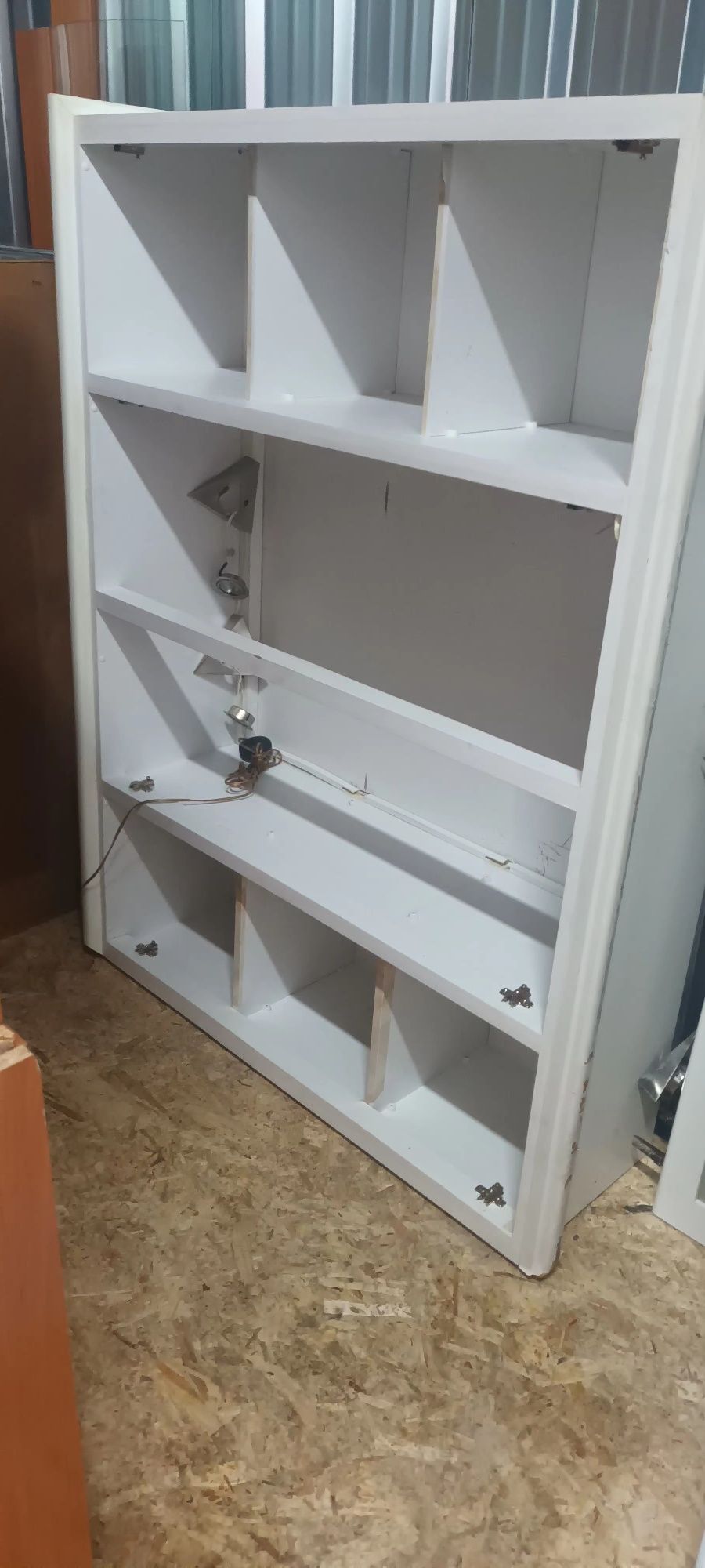 Armário cozinha vom portas em vidro e madeira
