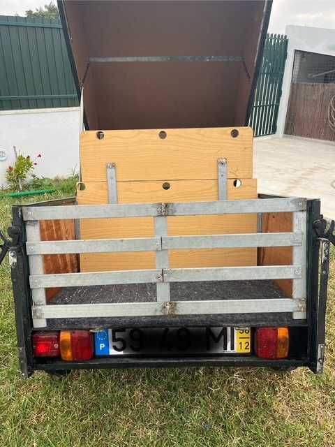 Reboque para transporte de animais