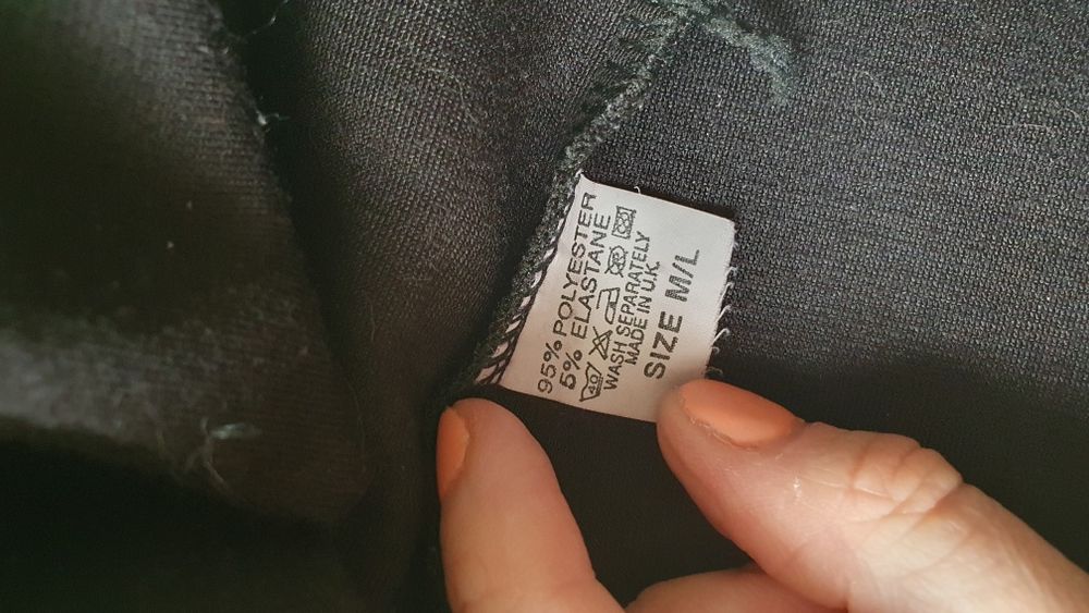 Czarna krótka marynarka z klapami typu fala 38