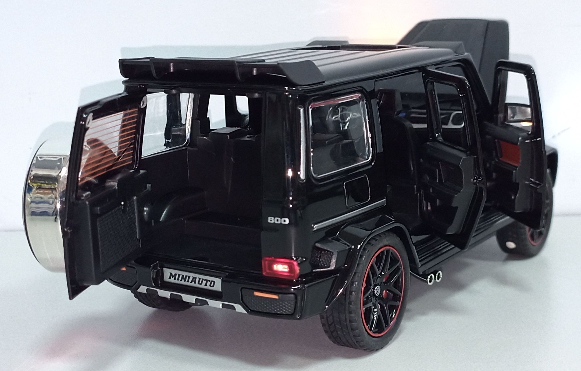 Mercedes-Benz BRABUS G800 модель 1:24 MINIAUTO. Металл, звук, свет.