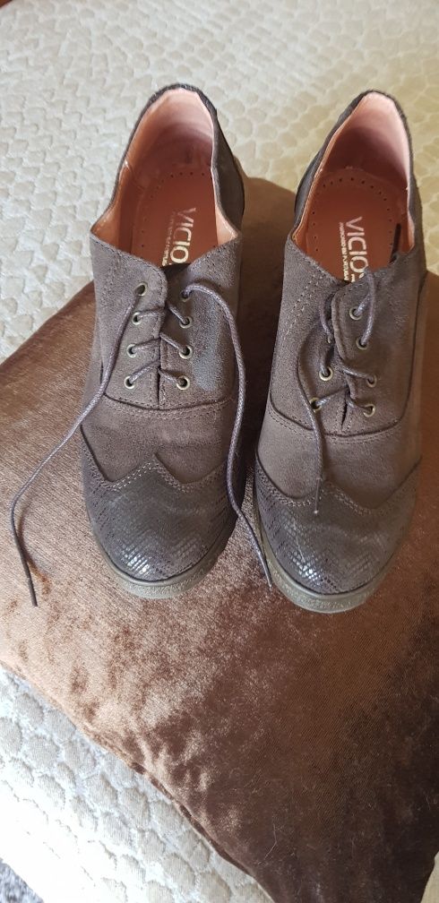 Sapatos de senhora novos